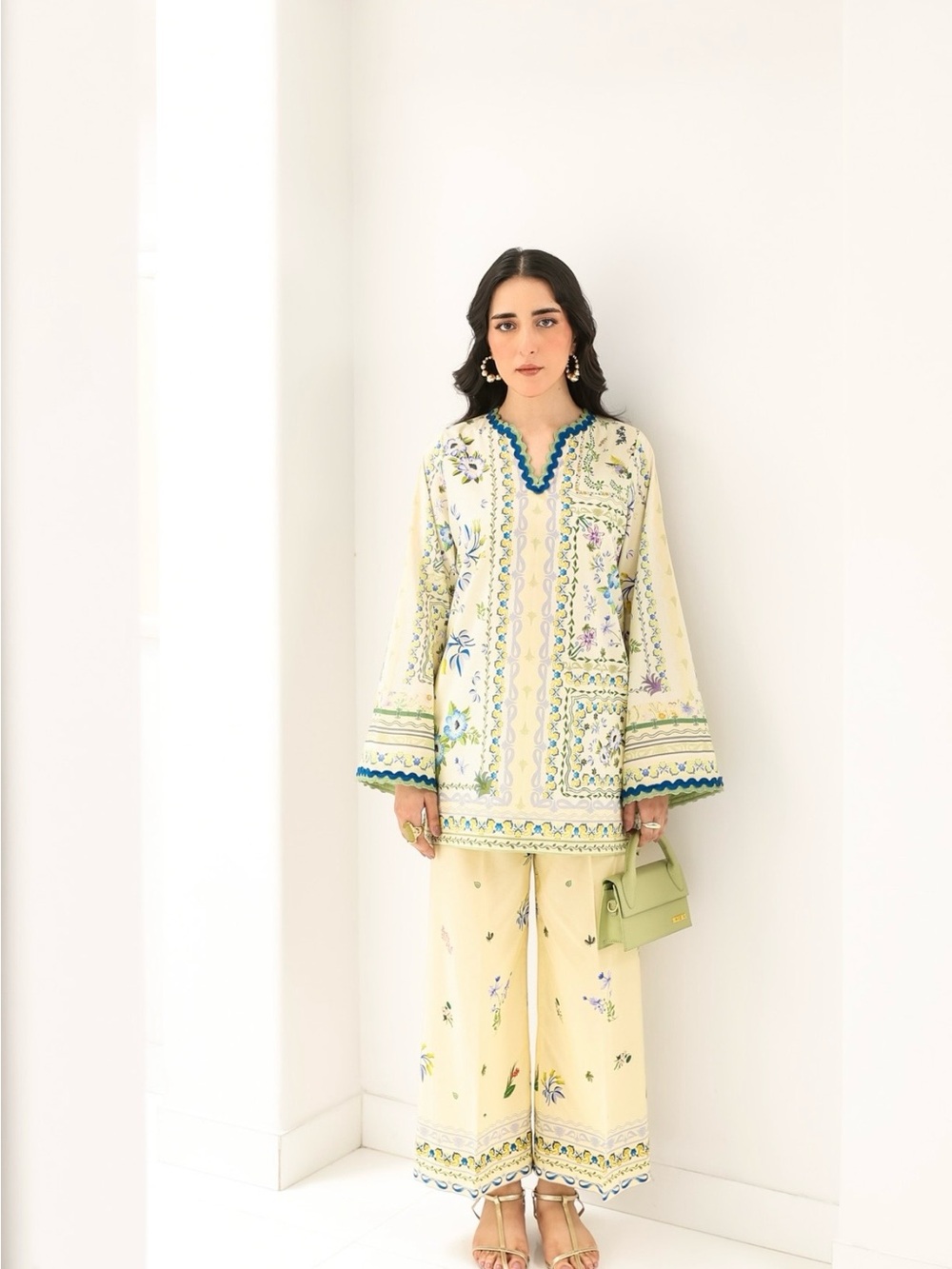 Pakistani designer Zaib outfit